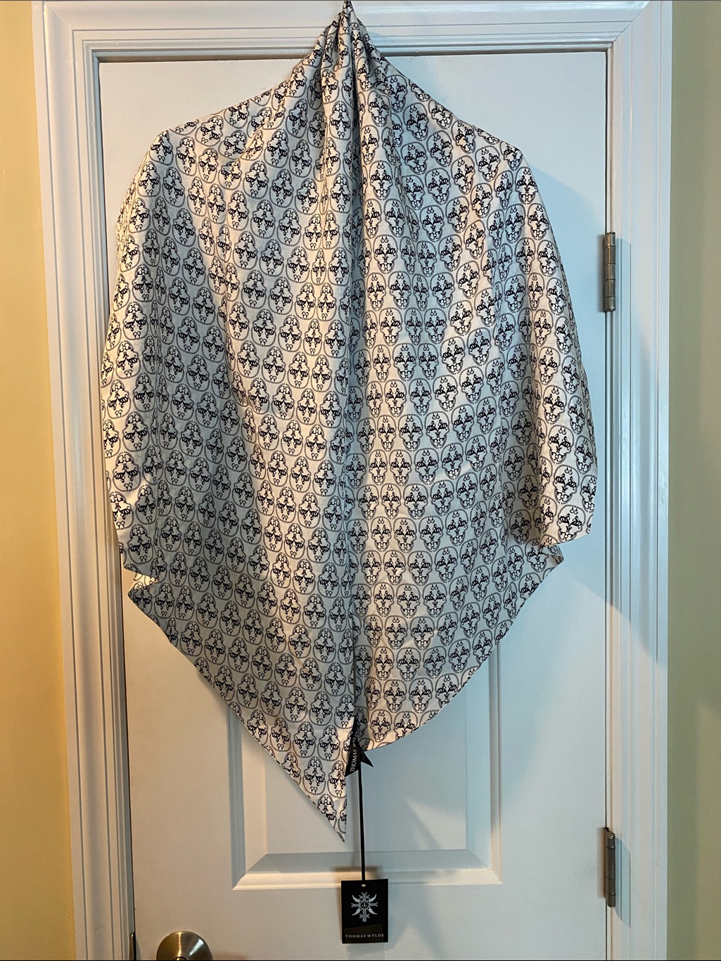 Thomas Wylde Silk Doubled White Black Skull Large Scarf/Wrap Nwt